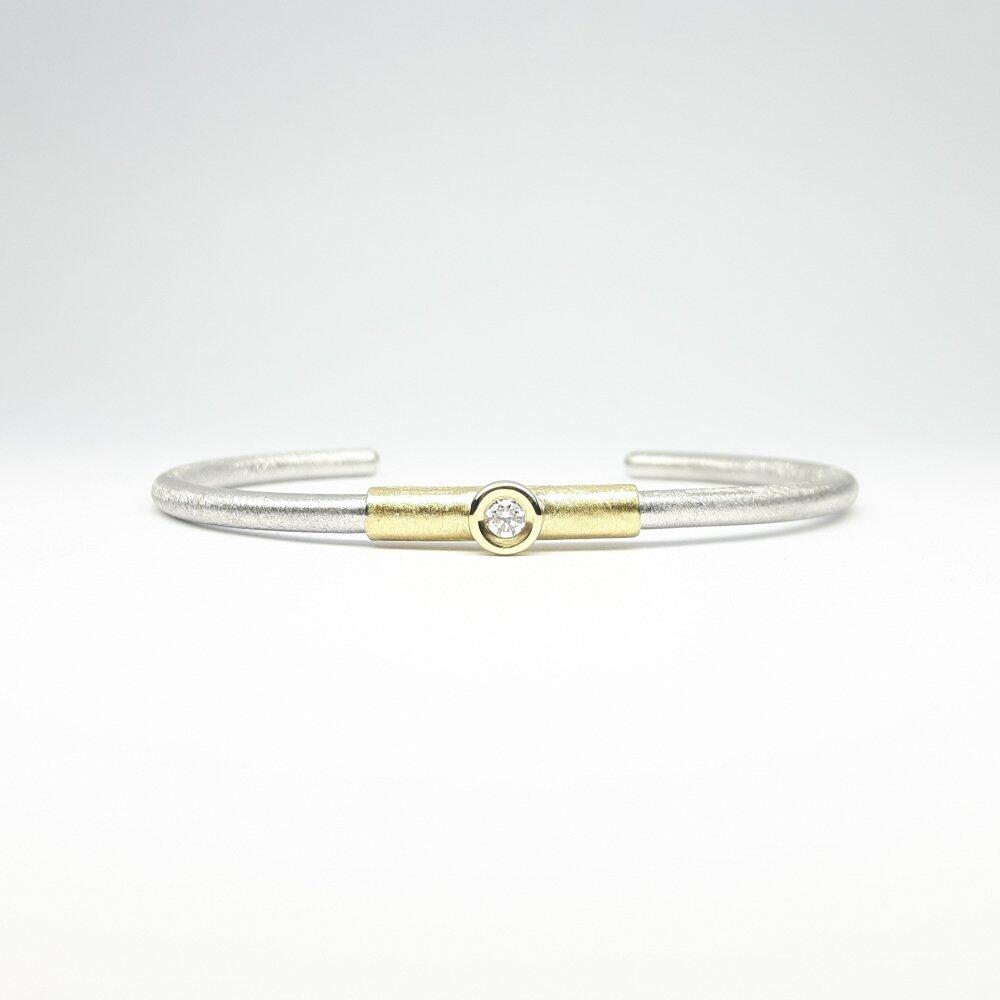 Bangle in 18kt yellow gold, 925 silver and Ø3mm 0.10ct diamond.