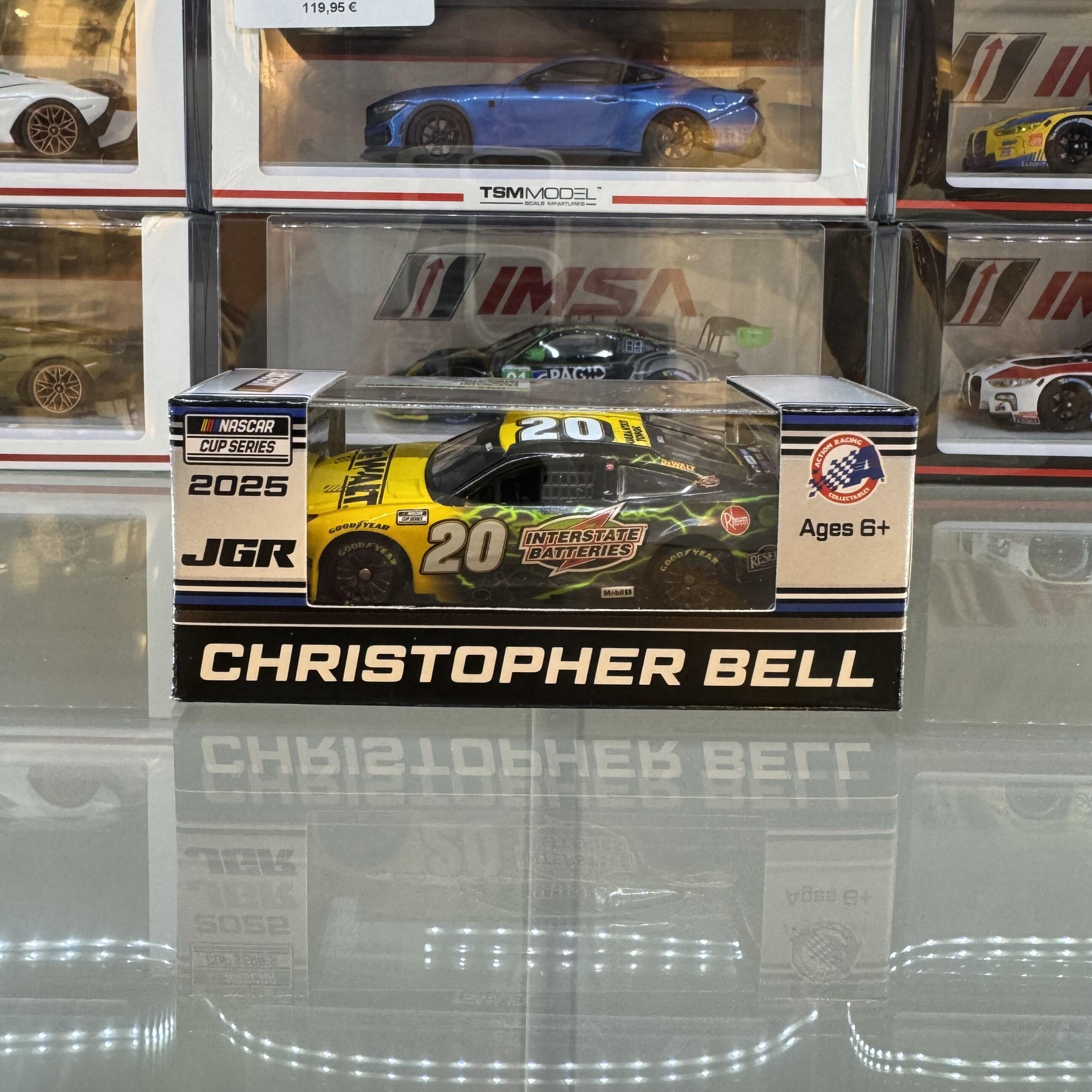 Lionel Racing - #C202565DWICD - Nascar Cup Series 2025 - Christopher Bell #20 DeWALT/Interstate Batteries 2025 Camry - à l'échelle 1:64