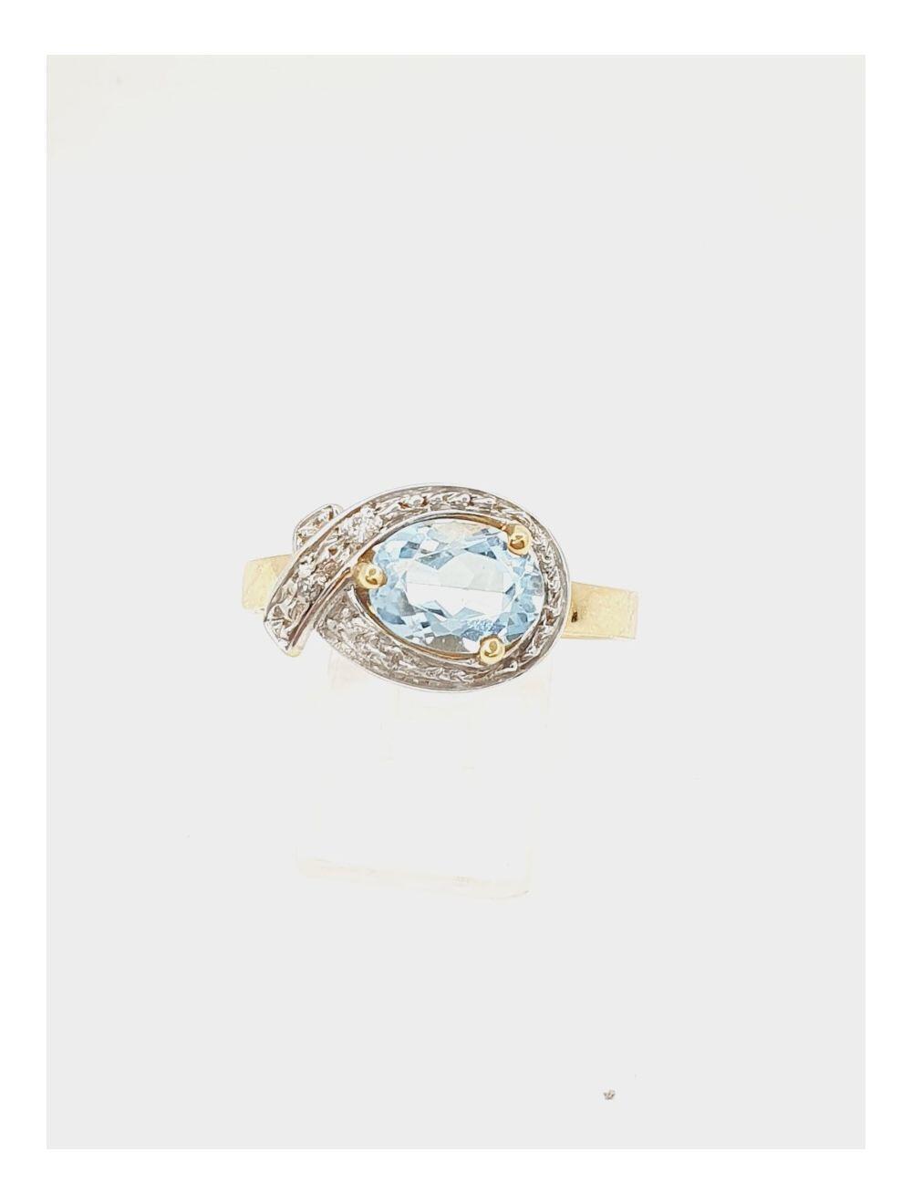 Two-tone 18K yellow gold and 18K white gold ring with blue topaz and 0.02 ct natural diamonds.