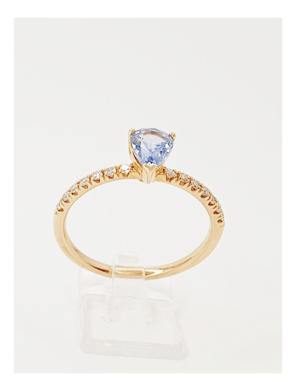 # Ring aus Roségold mit 0,82 ct blauem Saphir und 0,19 ct natürlichen Diamanten