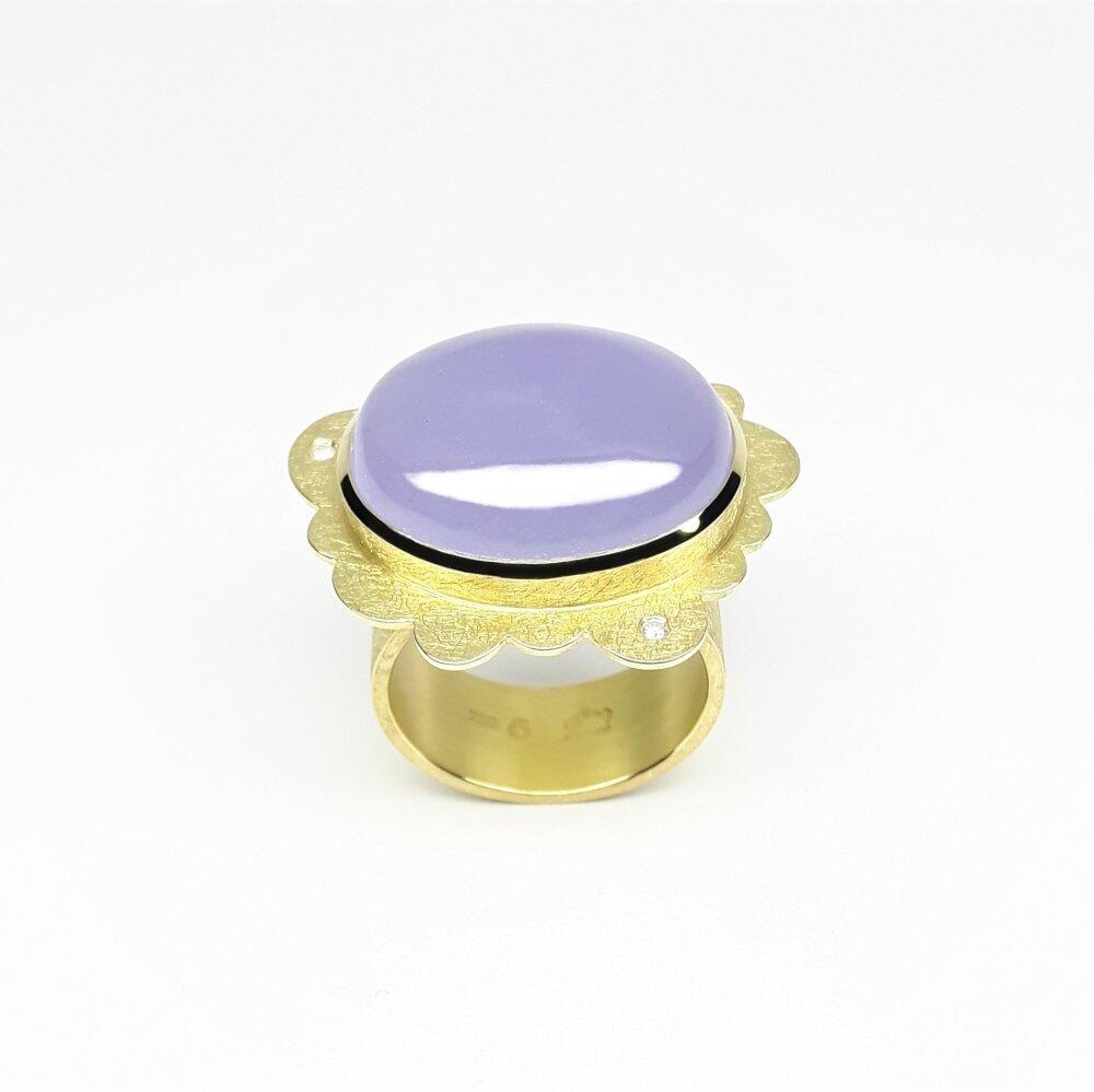 "lavender", ring in 18kt yellow gold, jade and diamonds. Unique piece.