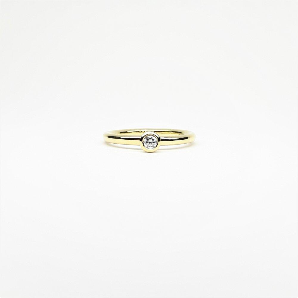 "combiring mini poli", 18kt yellow gold with 0.1ct brilliant-cut diamond.