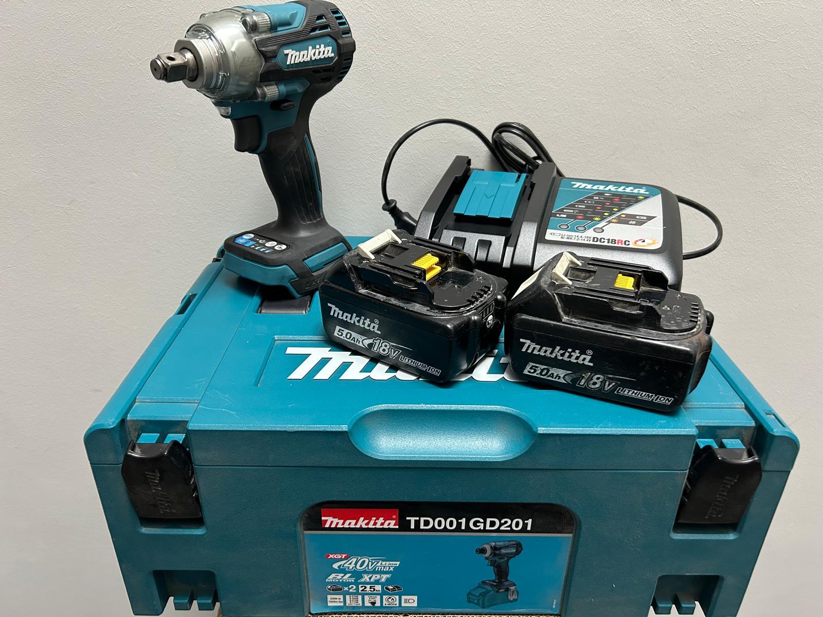 DTW300RTJ Boulonneuse à choc 18V 1/2", 2 x Batterie 5 Ah Li-Ion, 1 x Chargeur, Makpac