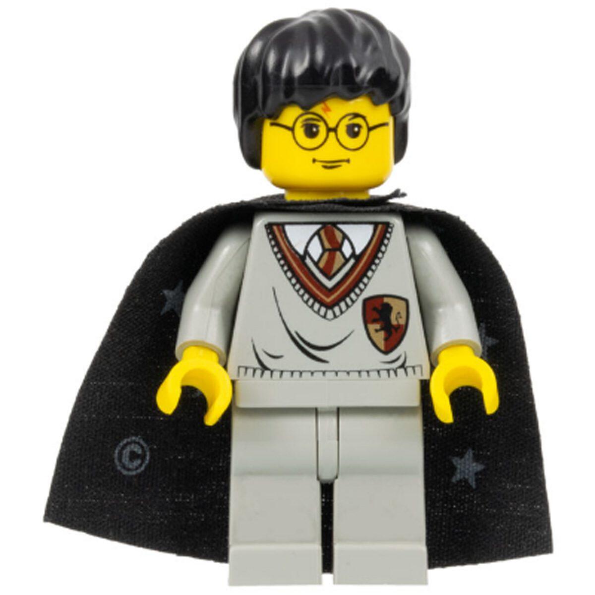 Harry Potter - Gryffindor Shield Torso, Light Gray Legs, Black Cape with Stars (Without Cape)