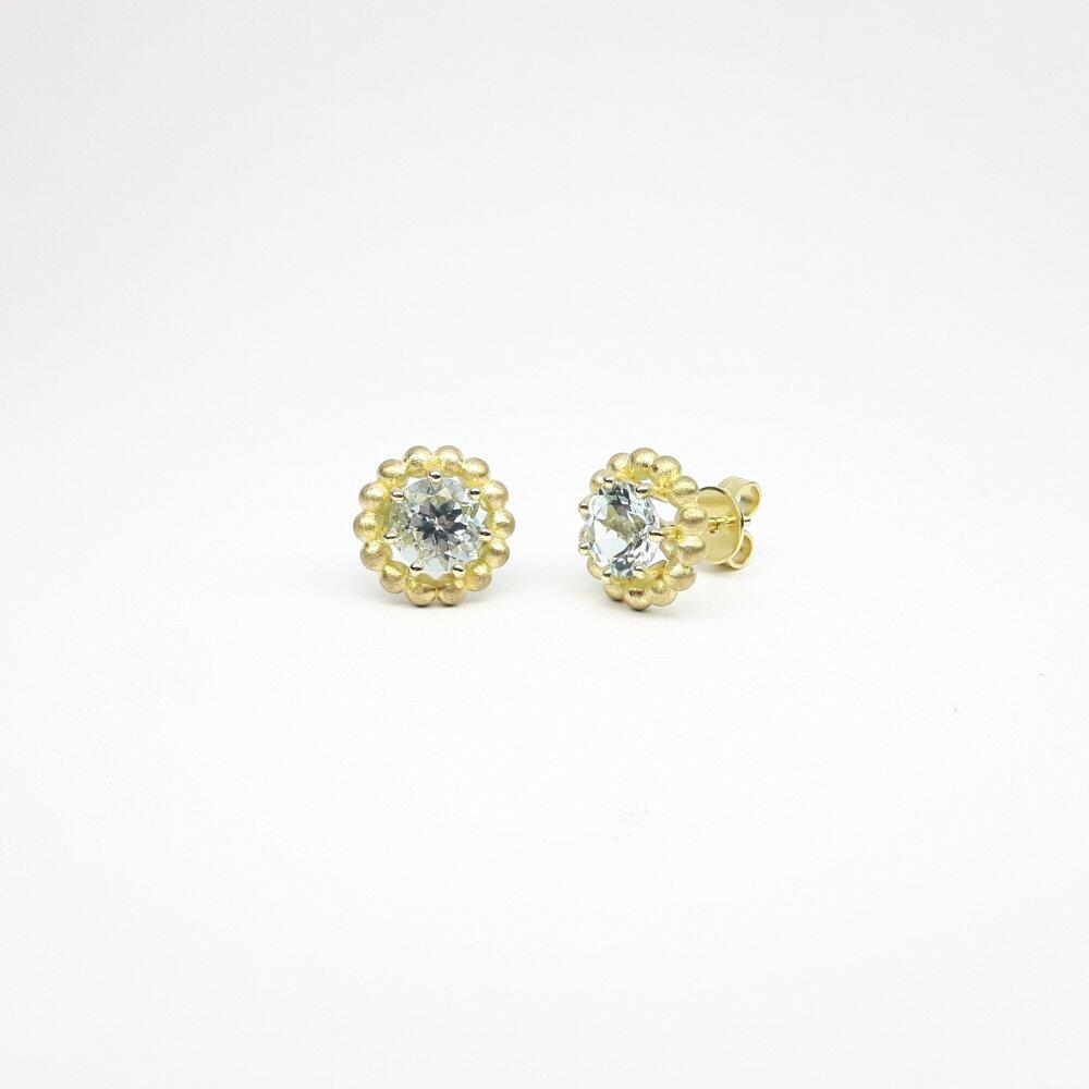 "round around", ear studs in 18kt yellow gold and aquamarine Ø6.8mm.