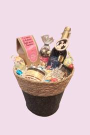 Food Gift Baskets Languedoc-Roussillon Canned Meats Cupcakes Chocolates Trail & Snack Mixes Sommellerie de France Bascharage