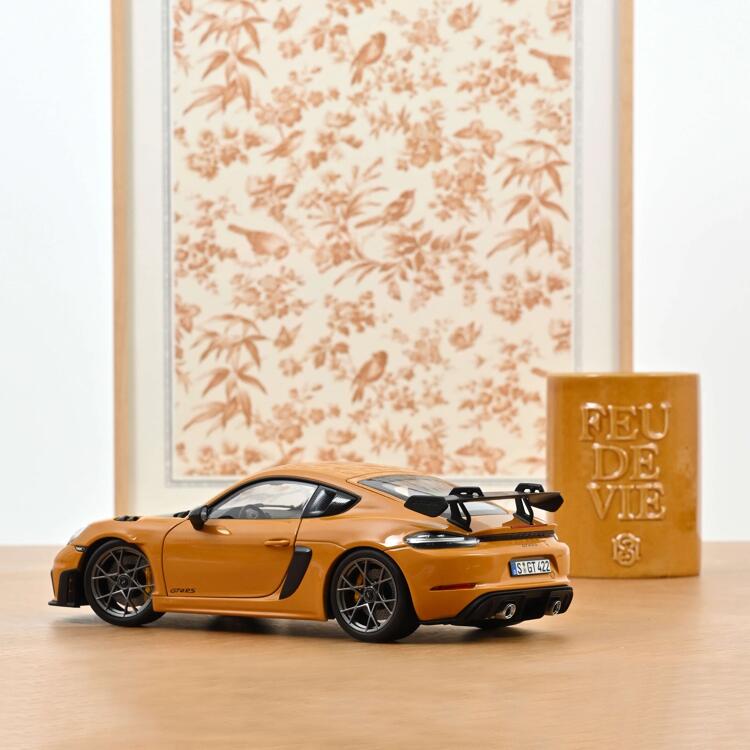Norev - #187253 - 2023 Porsche Cayman GT4 RS avec Norev - #187253 - 2023 Porsche Cayman GT4 RS avec