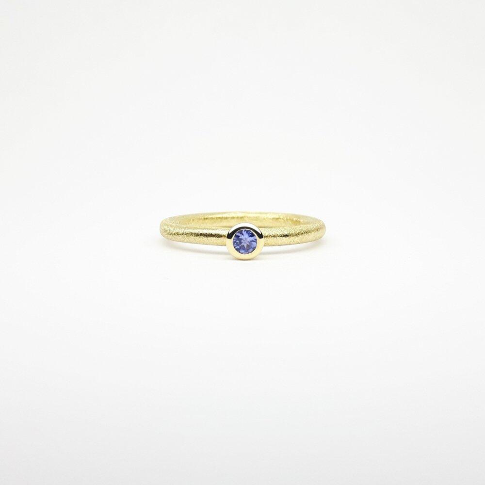 "combiring mini", 18kt yellow gold and tanzanite Ø3mm.