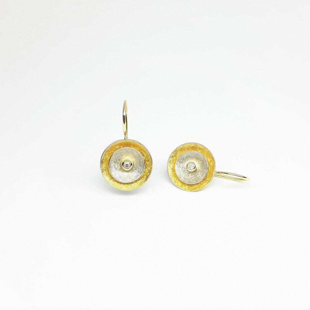 Boucle d'oreilles en or fin, or jaune 18kt, argent 925/- et diamants.