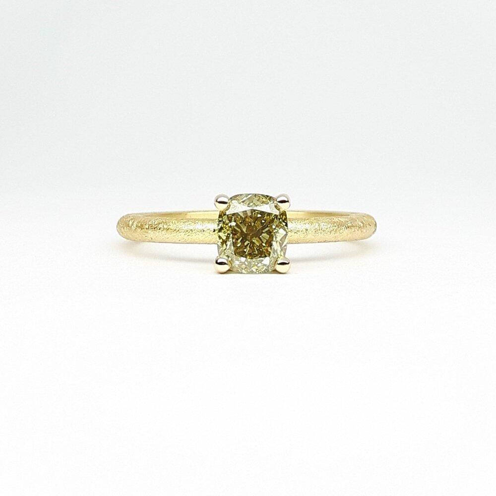 Ring aus 18 Karat Gelbgold und Diamant im Kissen-Schliff, Fancy-Grün-Gelb in natürlicher Farbe. Unikat.