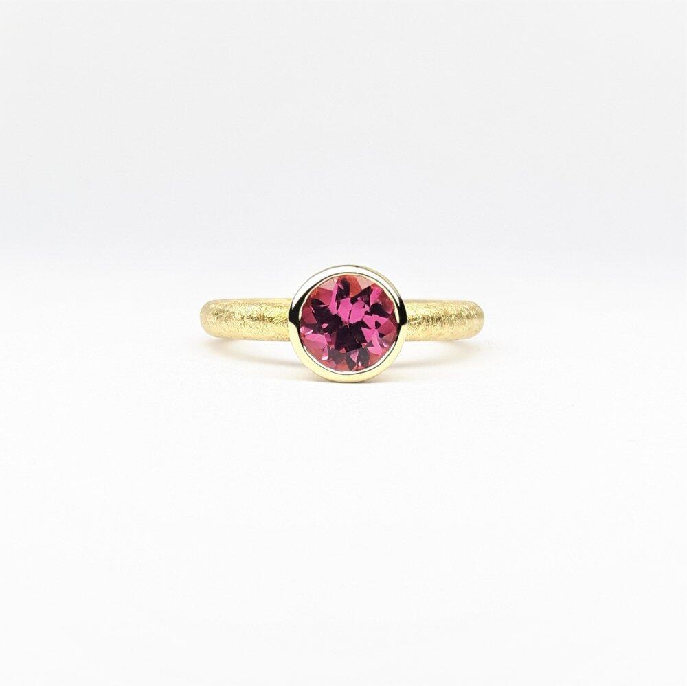 "combiring medium", 18kt Gelbgold und intensiv rosa Turmalin Ø7mm.