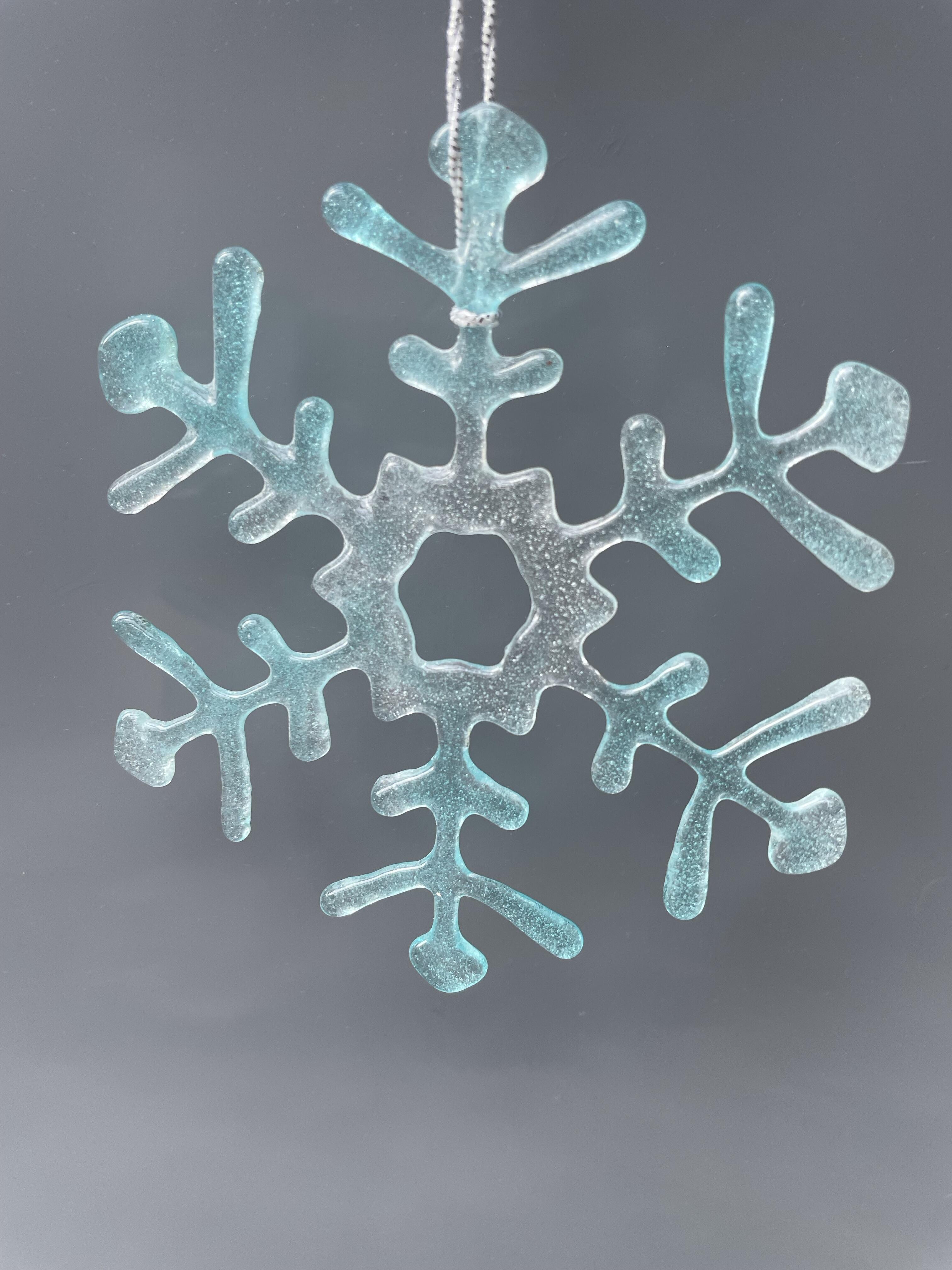 Schneeflocke aus Glas “MADE IN LUXEMBOURG” - himmelblau - Design 2