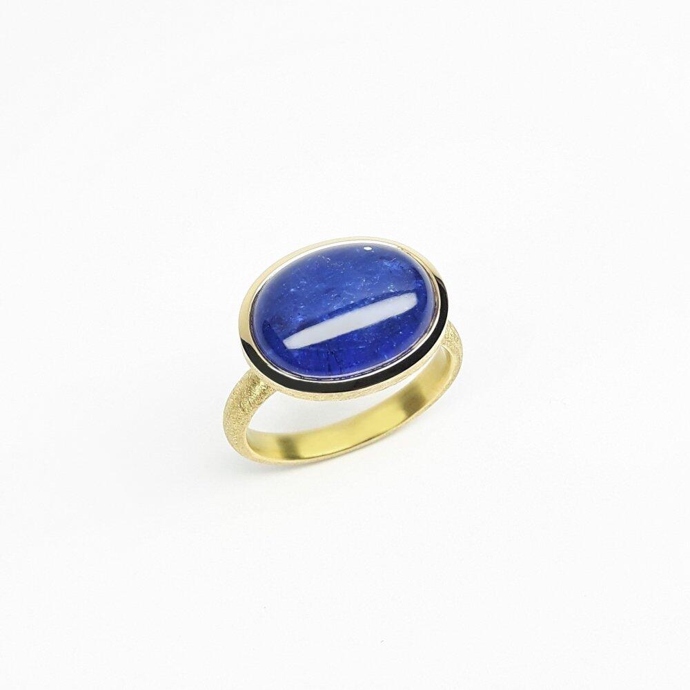 Bague en or jaune 18kt et tanzanite. Pièce unique.