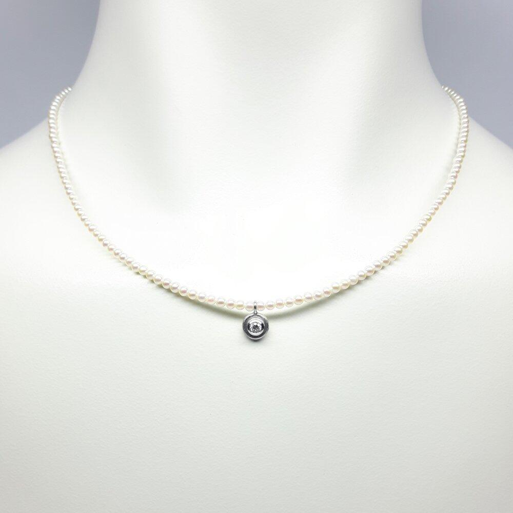 Collier perles de cultures d'eau douce Ming Ø2,5-3mm, brillant et or blanc 18kt.