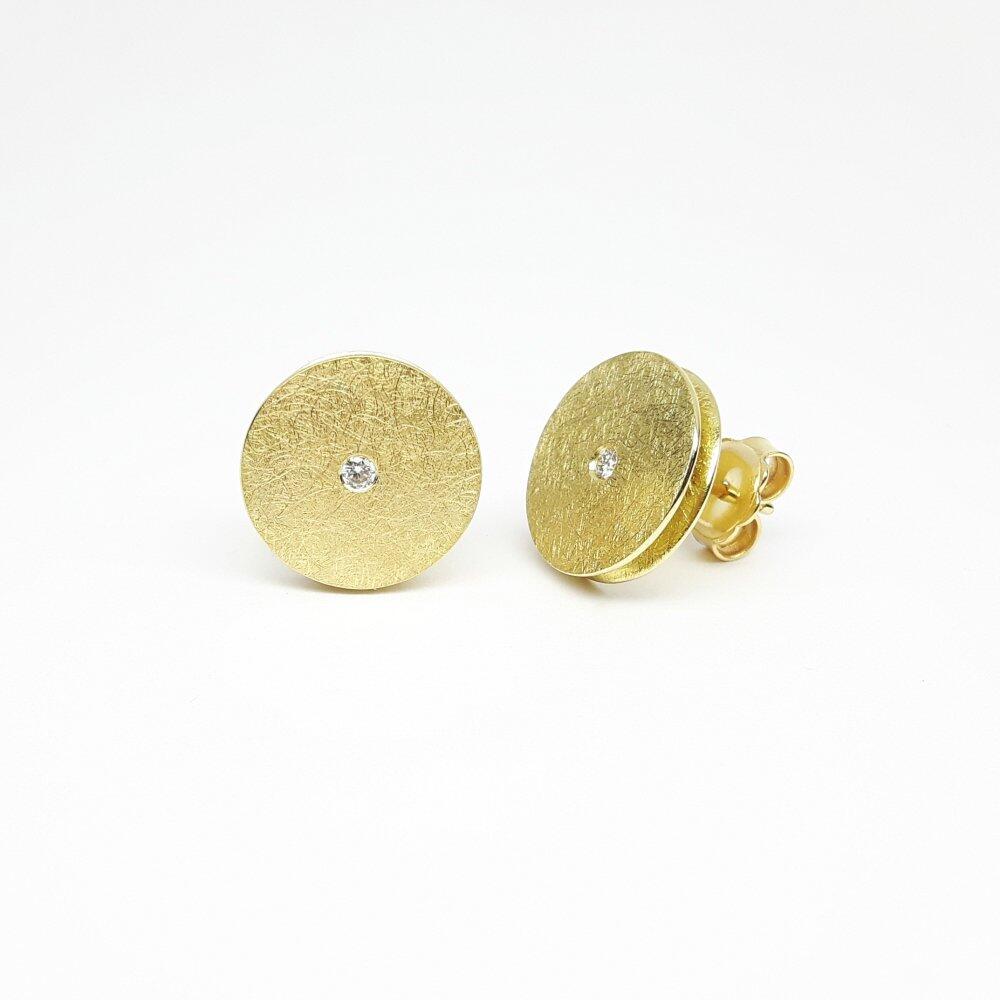Earrings made of 18k yellow gold and diamonds. One of a kind.