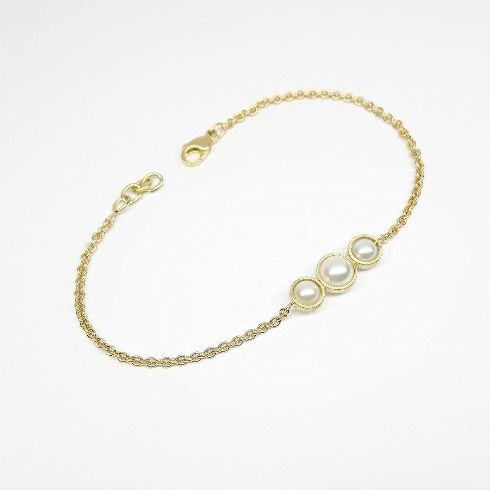 1 Armband aus 18kt Gelbgold mit Akoya-Salzwasserzuchtperlen.
