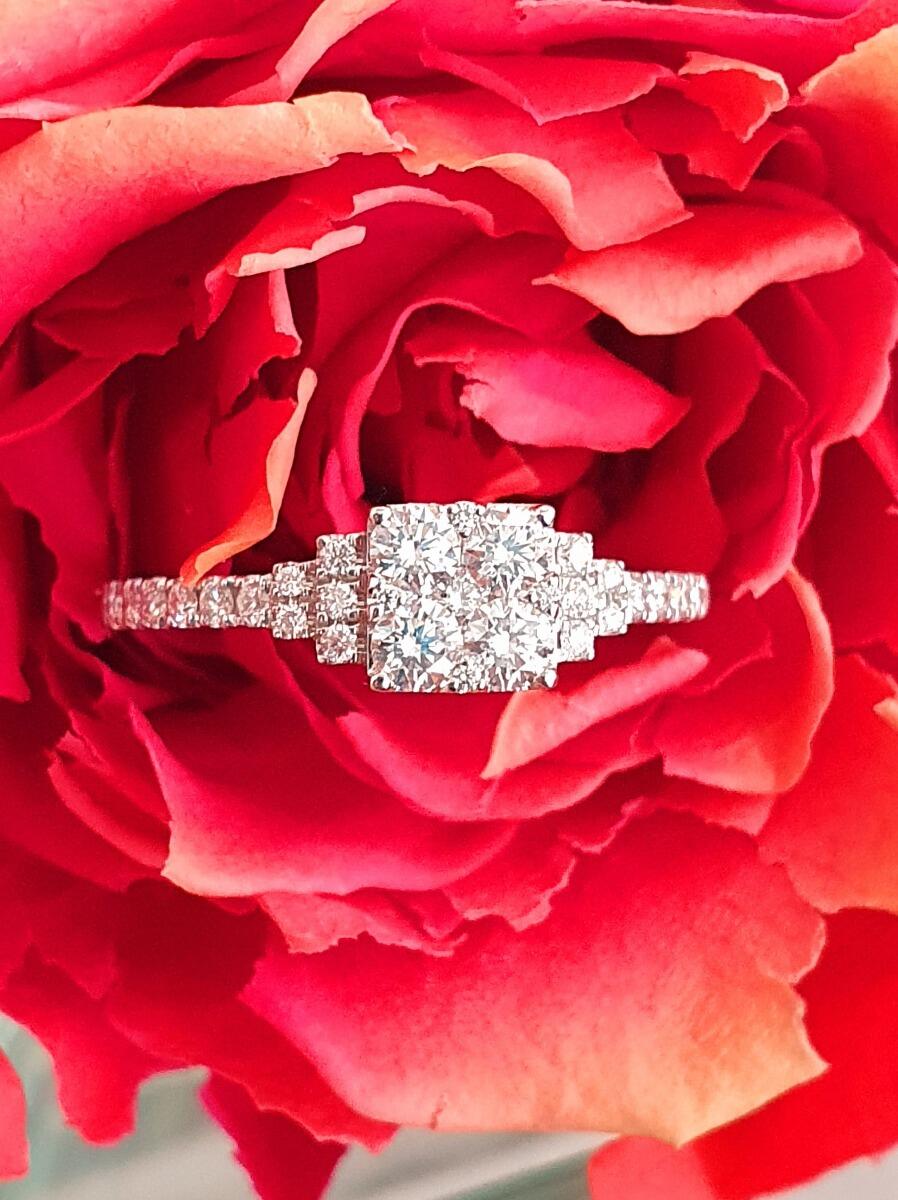 # Bague composée or blanc 18K sertie en carré avec 0.53ct diamants naturels