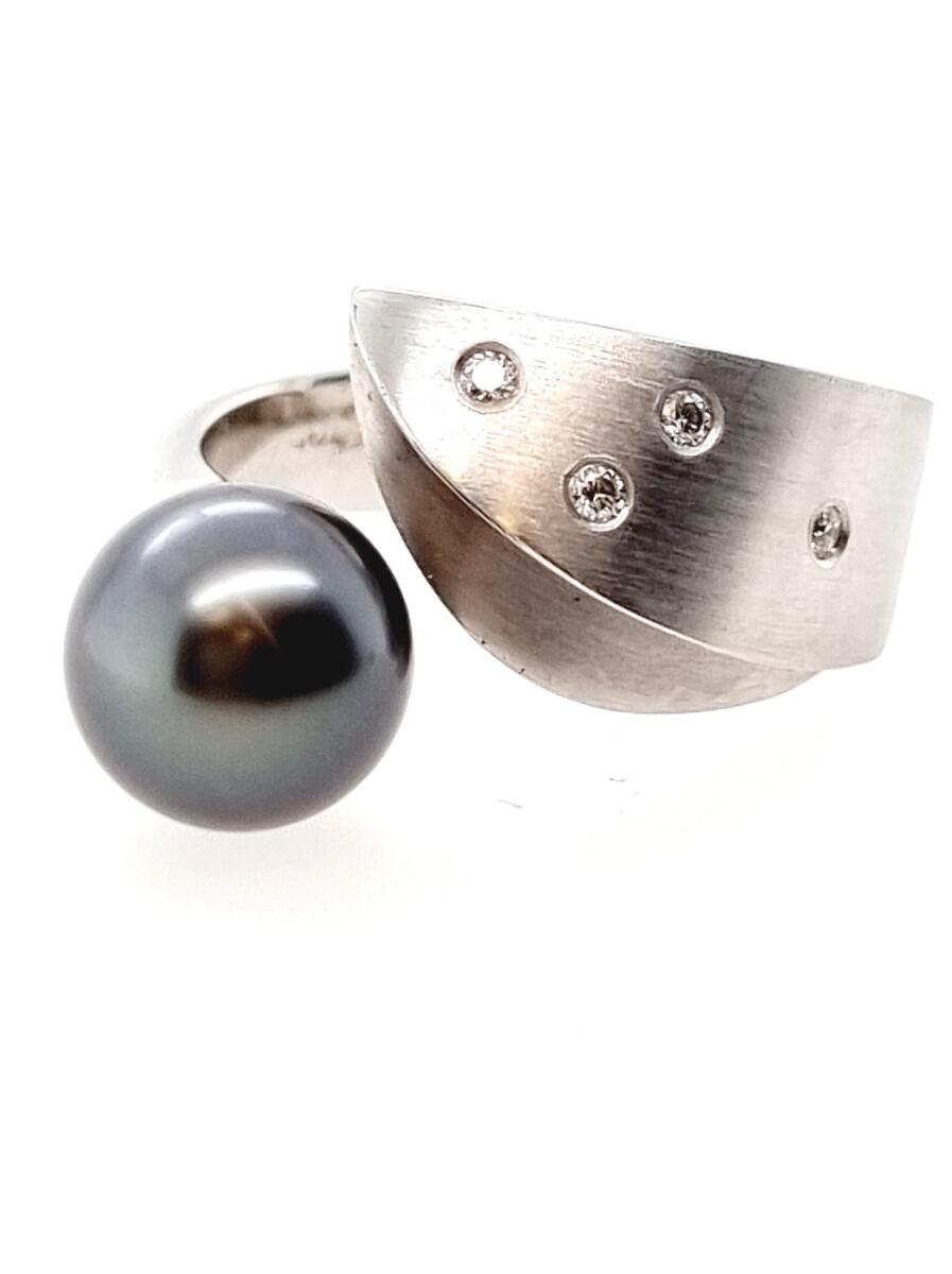 # 18k white gold ring with 9mm Tahitian pearl and 0.06ct natural diamonds