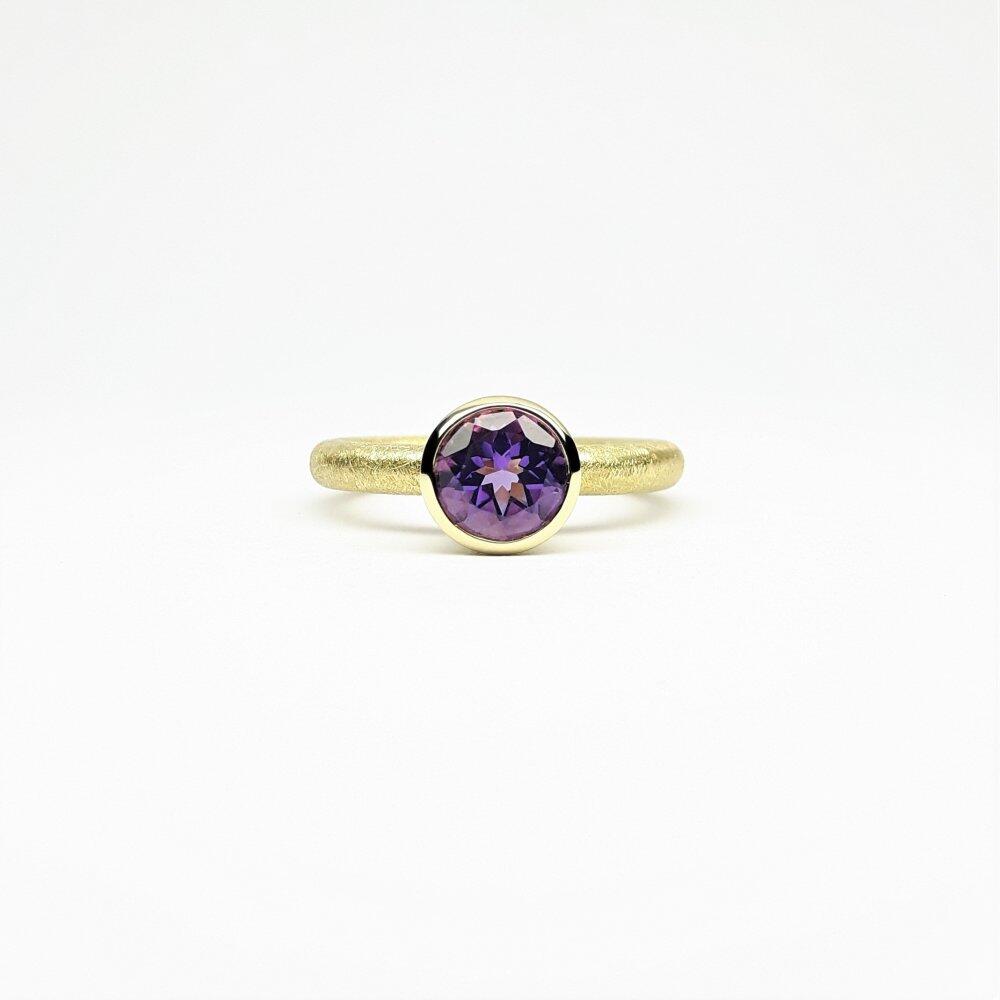 "combiring medium", 18kt Gelbgold und Amethyst Ø7mm.