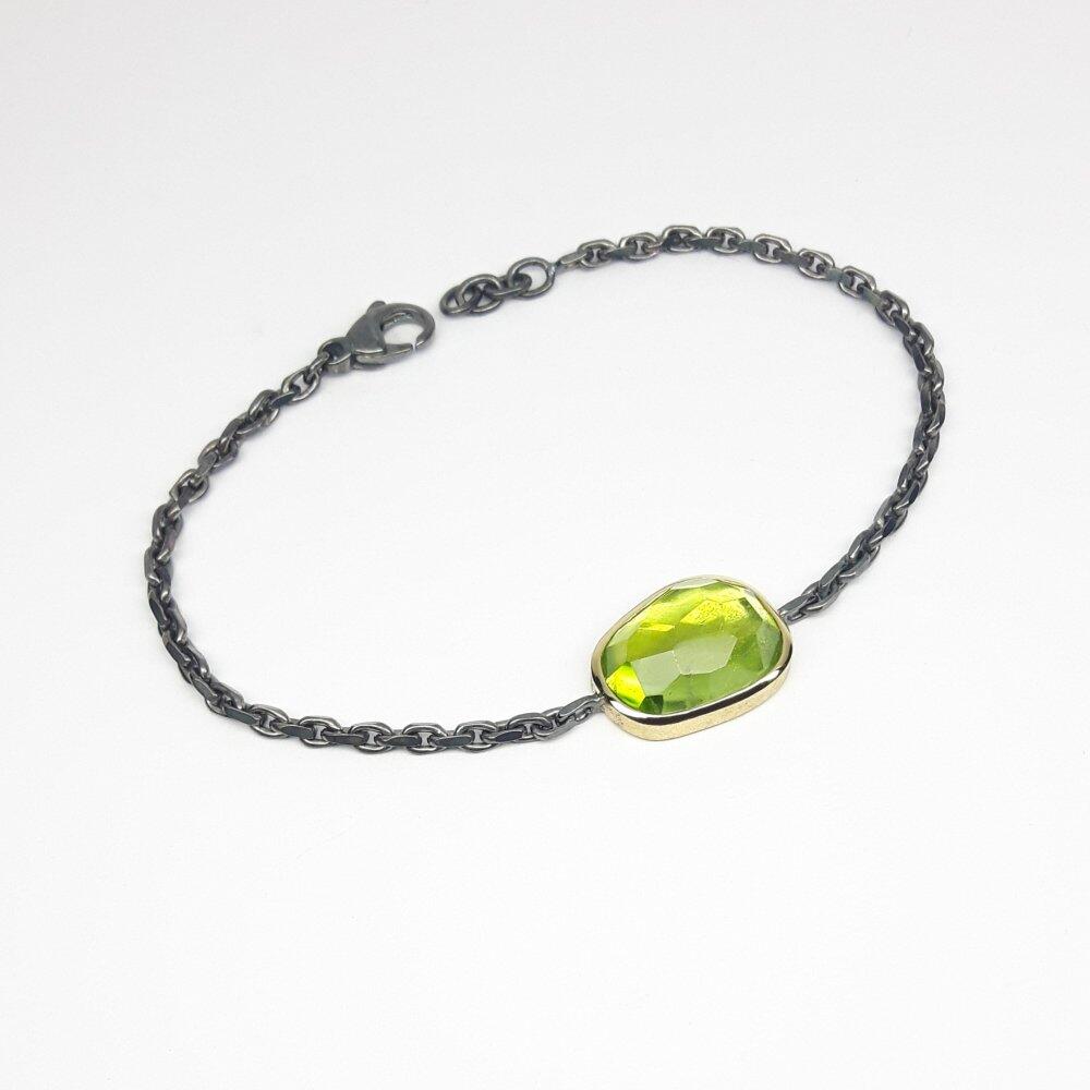 Armkettchen aus 18kt Gelbgold, 925er Silber und Peridot im Cocktailschliff. Unikat.