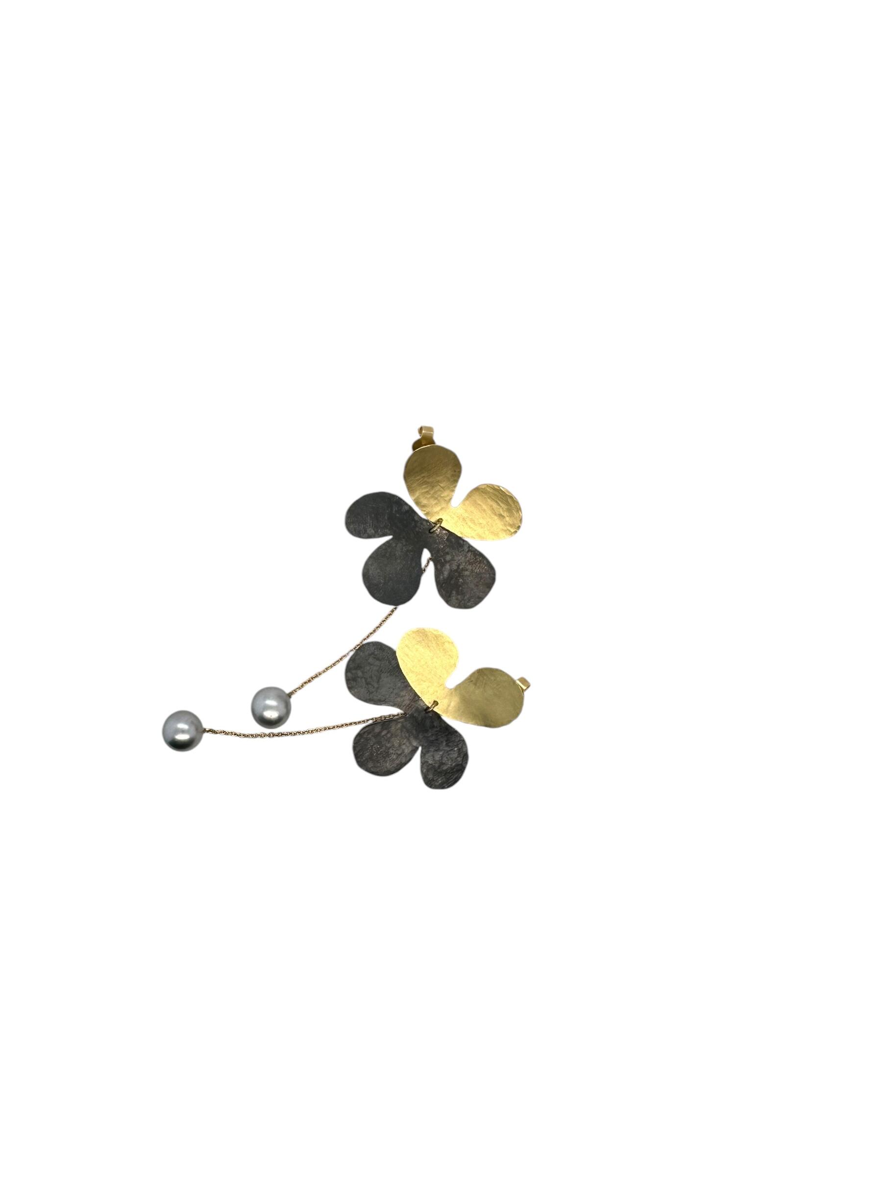 Earrings in 750/- yellow gold and silver with Thai pearls