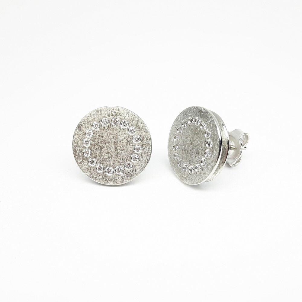 Boucles d'oreilles en or blanc 18kt et diamants Ø1.3mm.