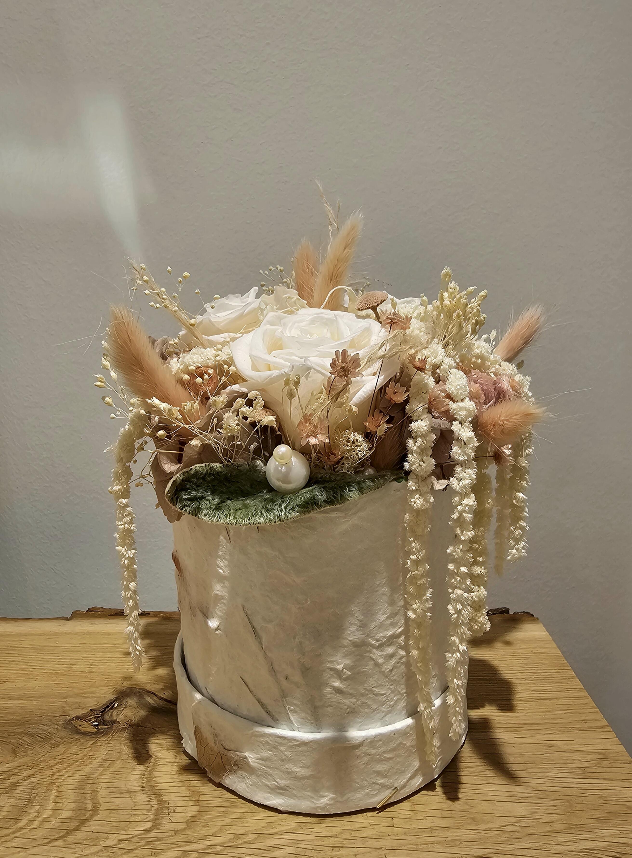 Saint-Valentin : 3 Infinity Rosen dans une boîte blanche