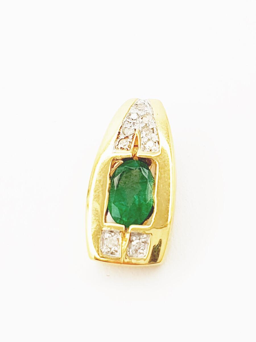 # Yellow gold pendant with 0.42ct emerald and 0.03ct natural diamonds 1,5cm