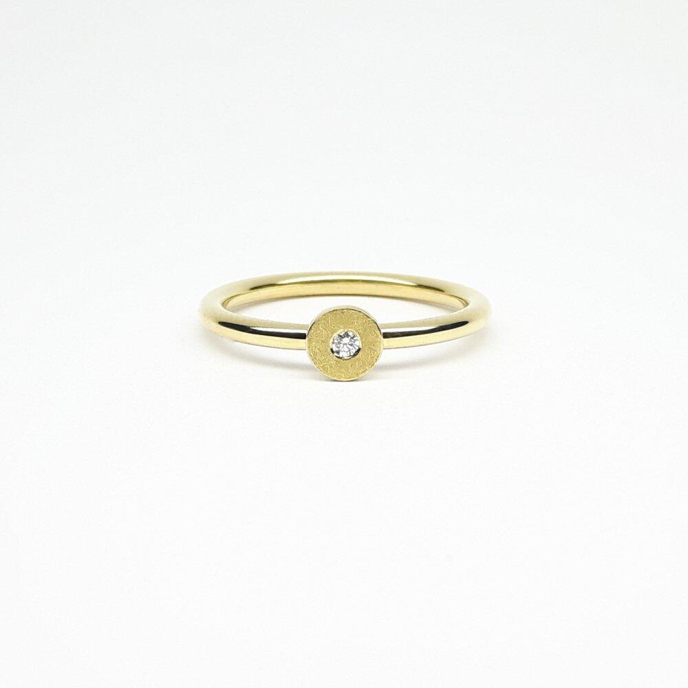 18k yellow gold and diamond ring.