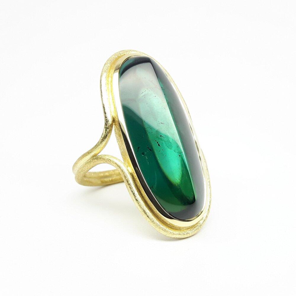 'lagoon', Ring aus 18kt Gelbgold mit blau-grünem Turmalin. Unikat.