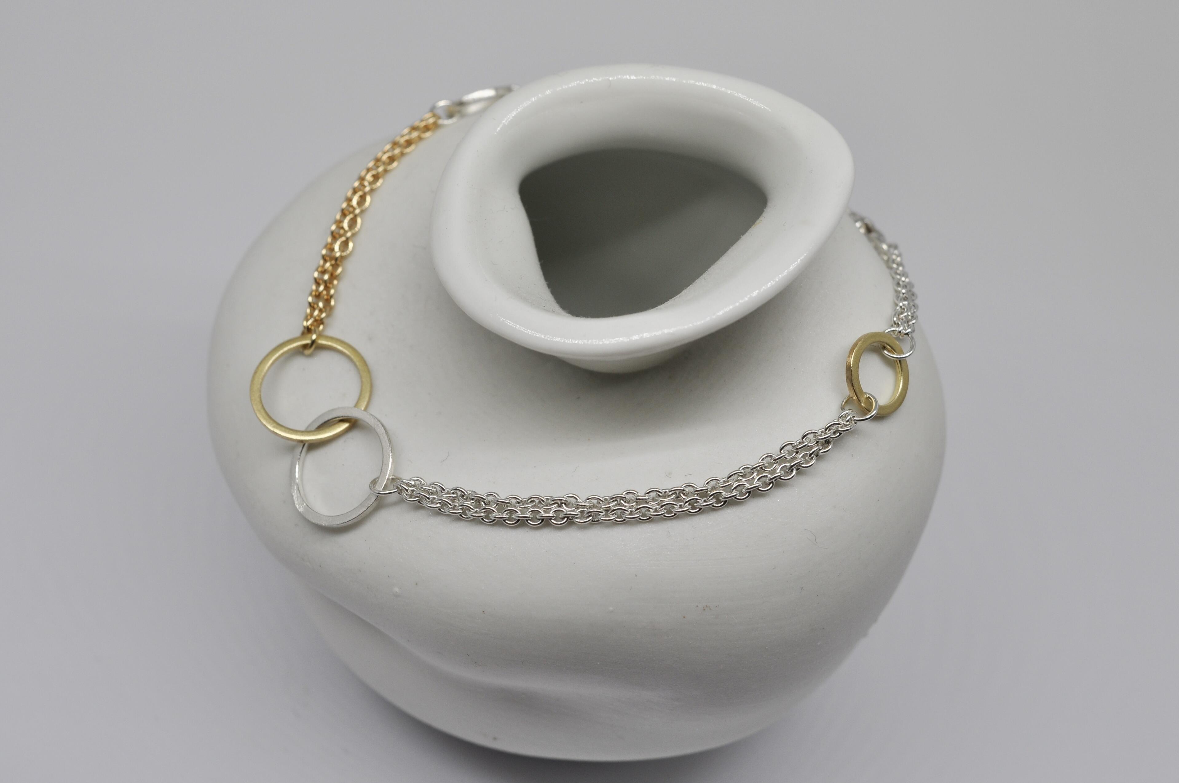 Silver and gold circle link bracelet