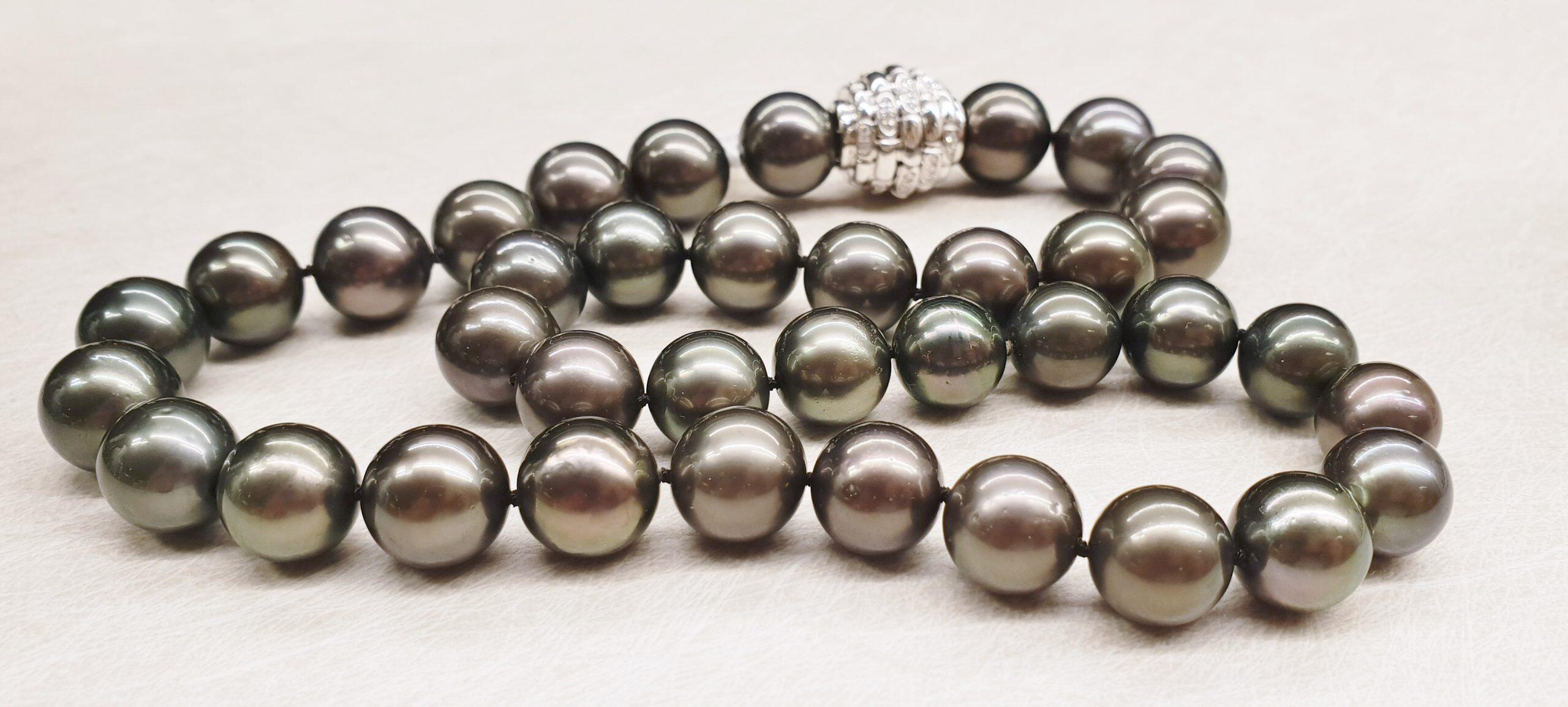 Perlenkette 48cm Tahiti 11mm-13mm und 0.30ct Naturdiamanten