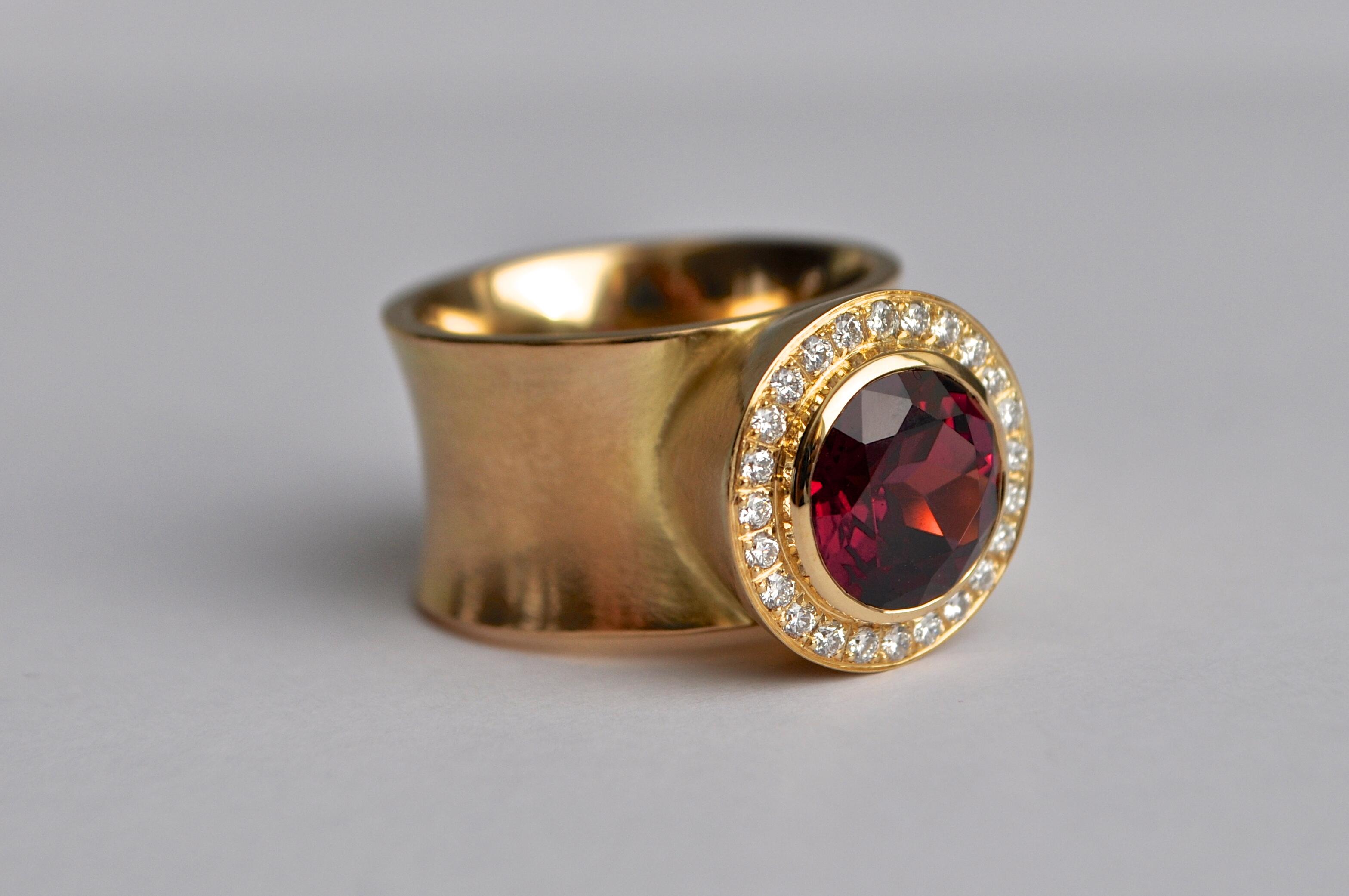 Gold ring with rhodolite and diamonds