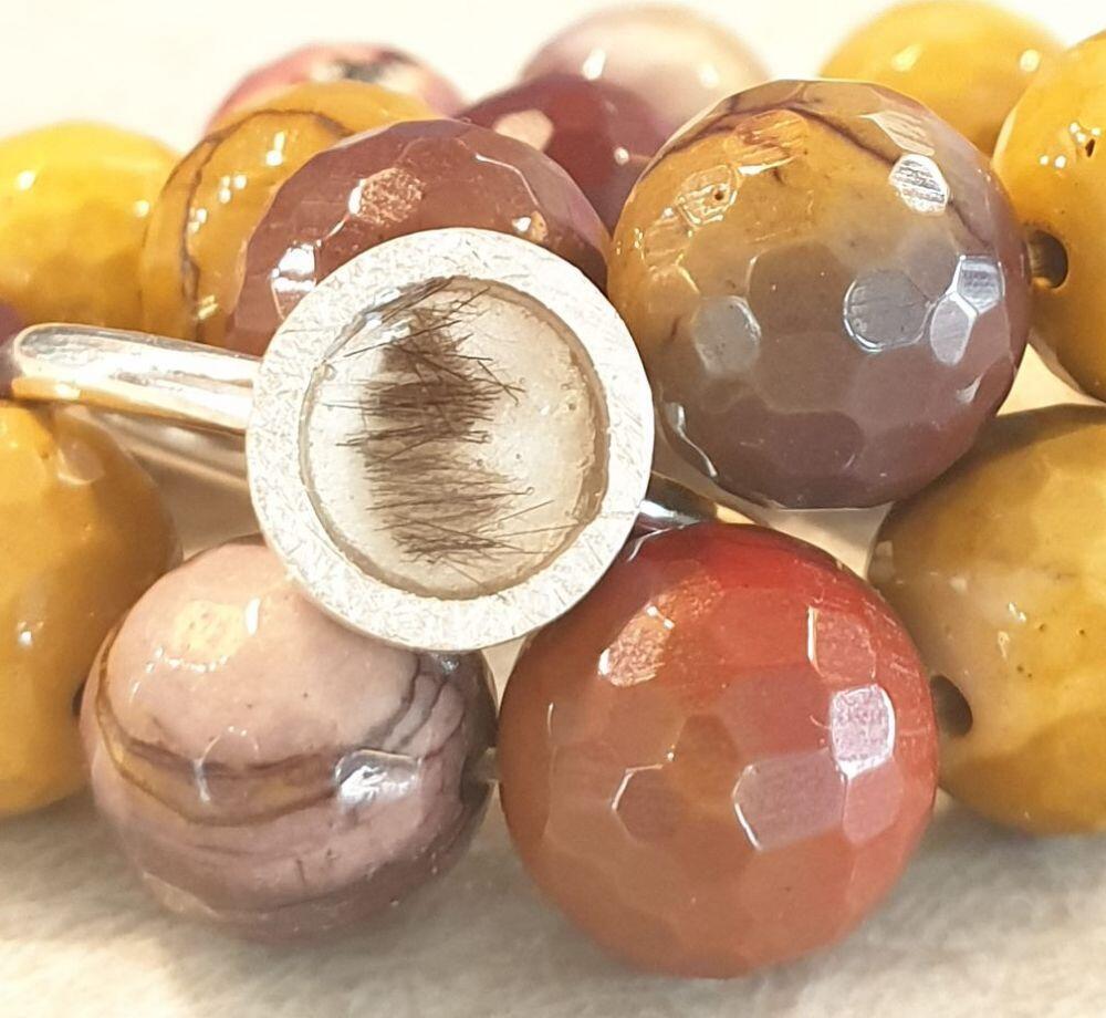 # Silberring mit Harzplättchen zur Bewahrung von Erinnerungen