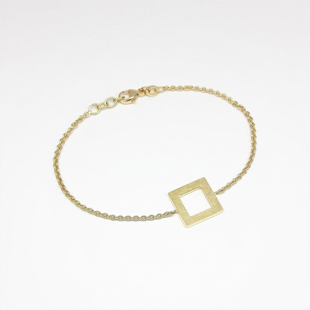 Bracelet in 18kt yellow gold.