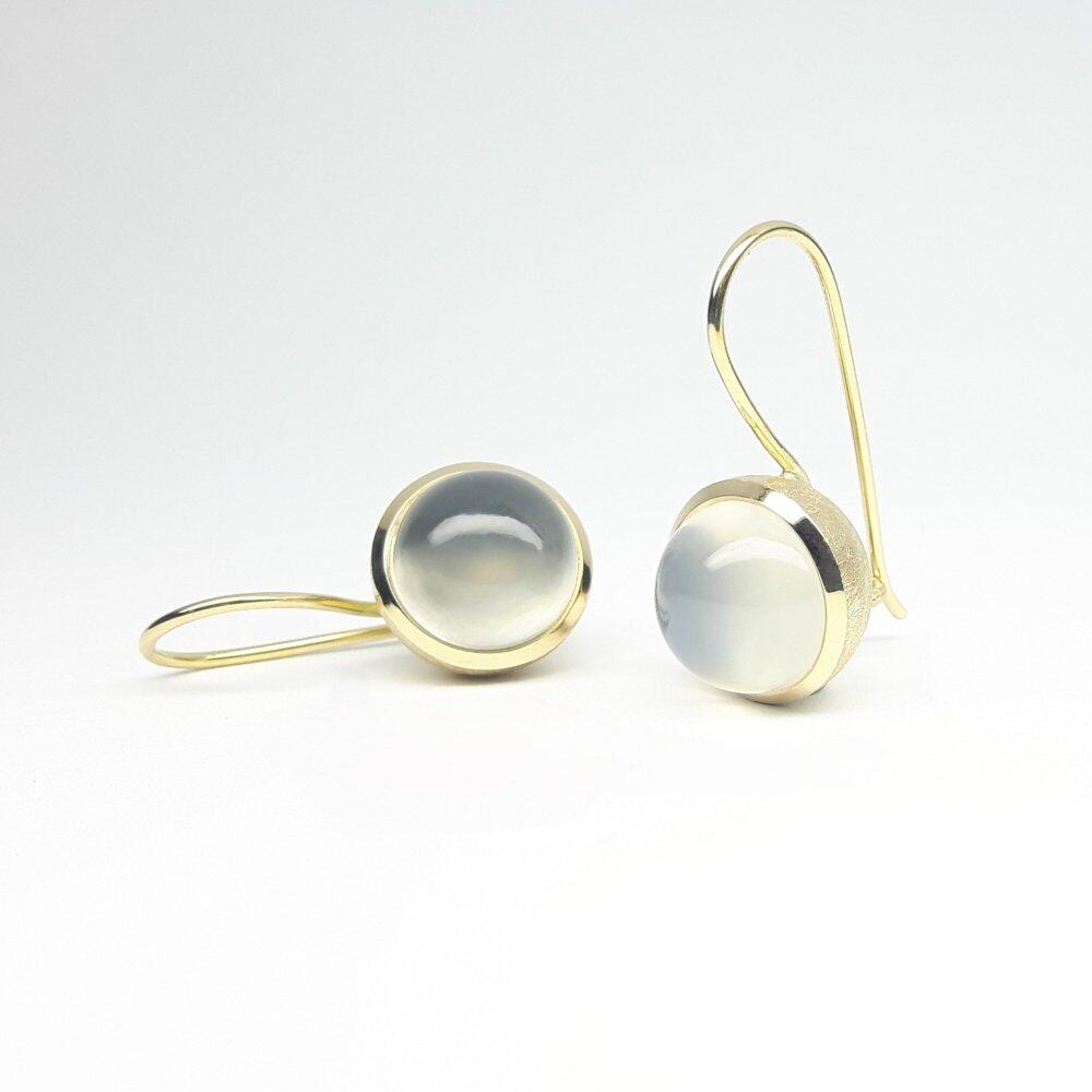 Earrings in 18kt yellow gold and moonstone. Unique piece.