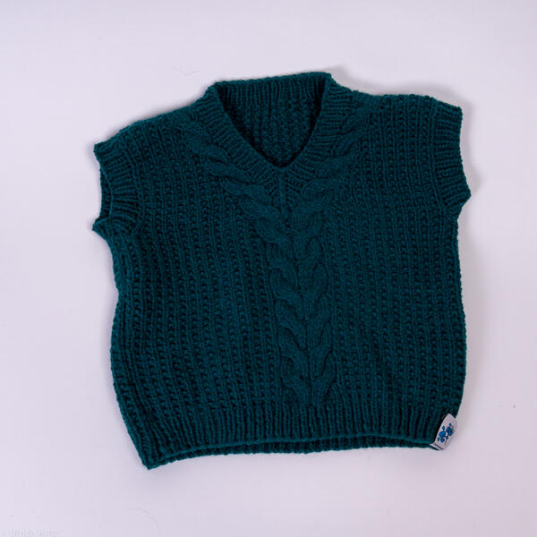 Children's sweater with cable, hand-knitted 