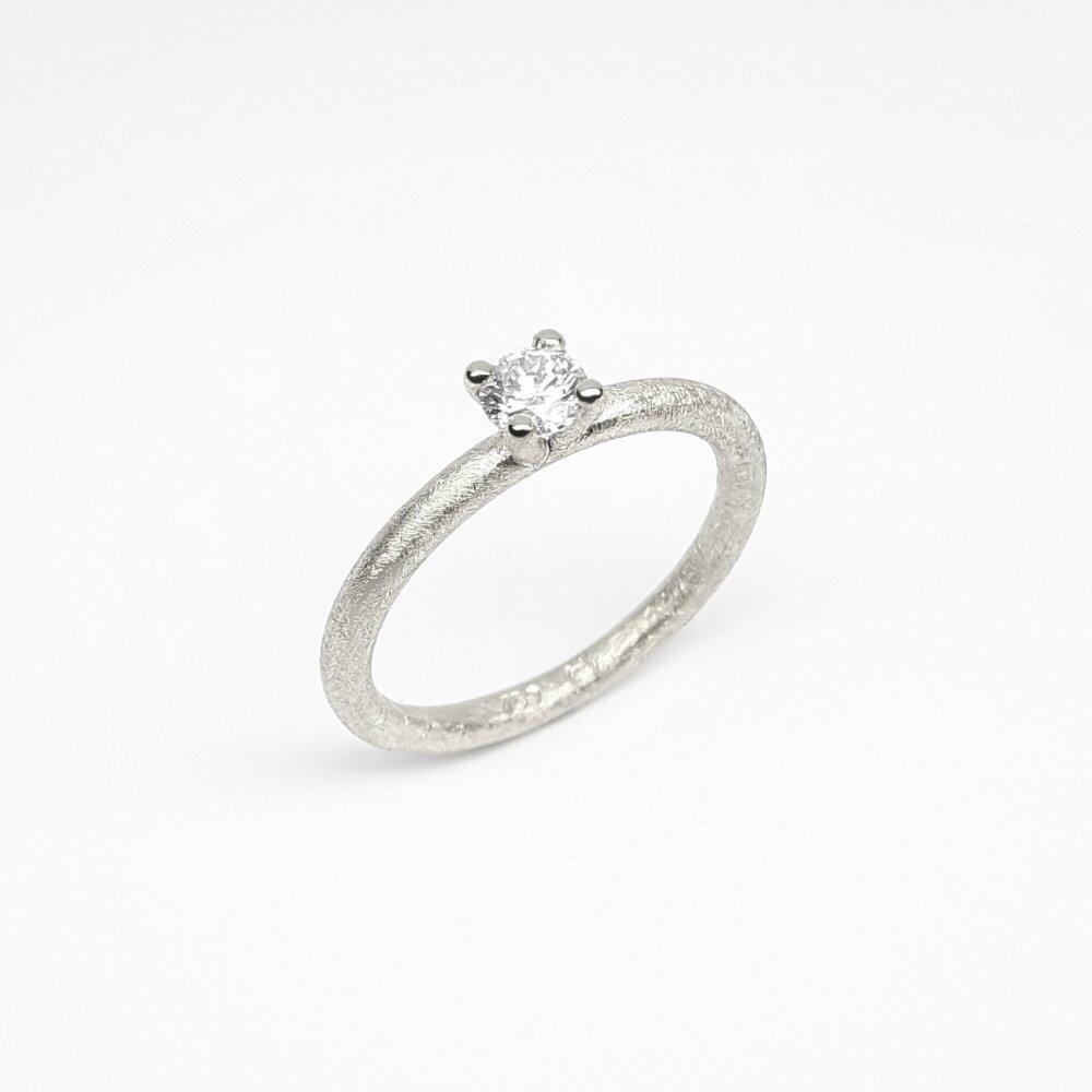 "my sweet little princess", Ring aus 18 Karat Weißgold und Brilliant 0,20ct.