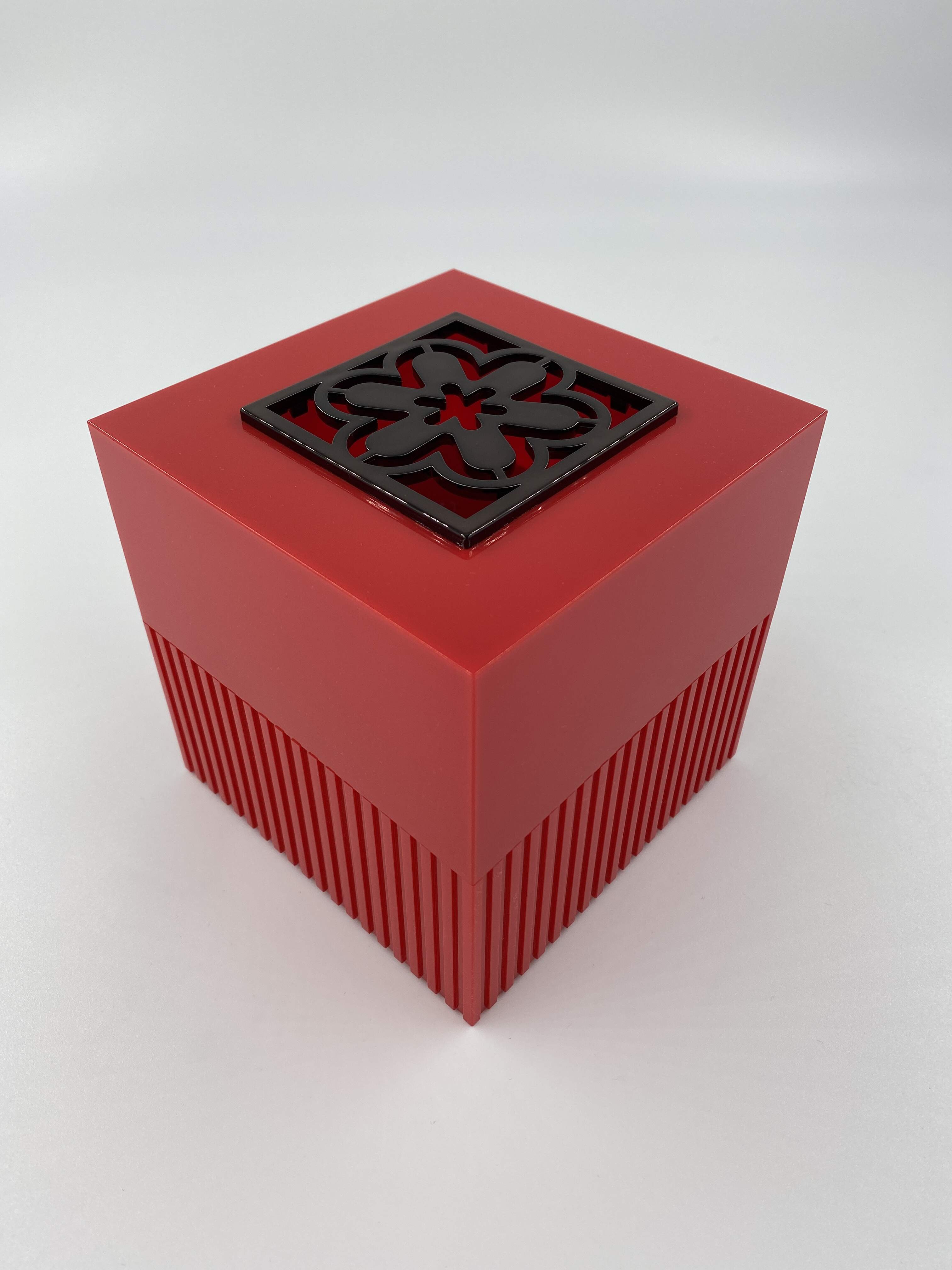 Lampe LOP petite carrée en acrylique rouge - Lampes de bureau - BANG - Plexiglass