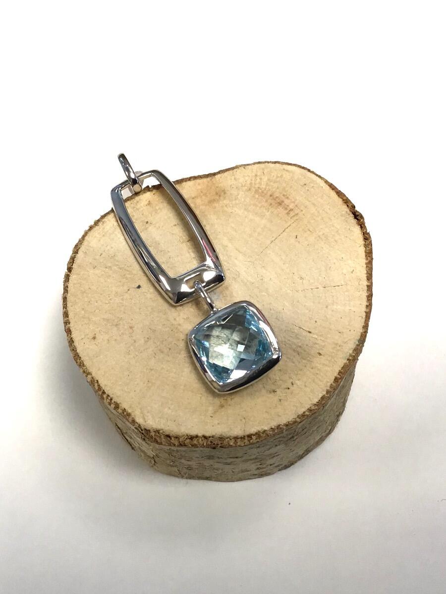 # Anhänger aus 750/000 Weißgold und Topas