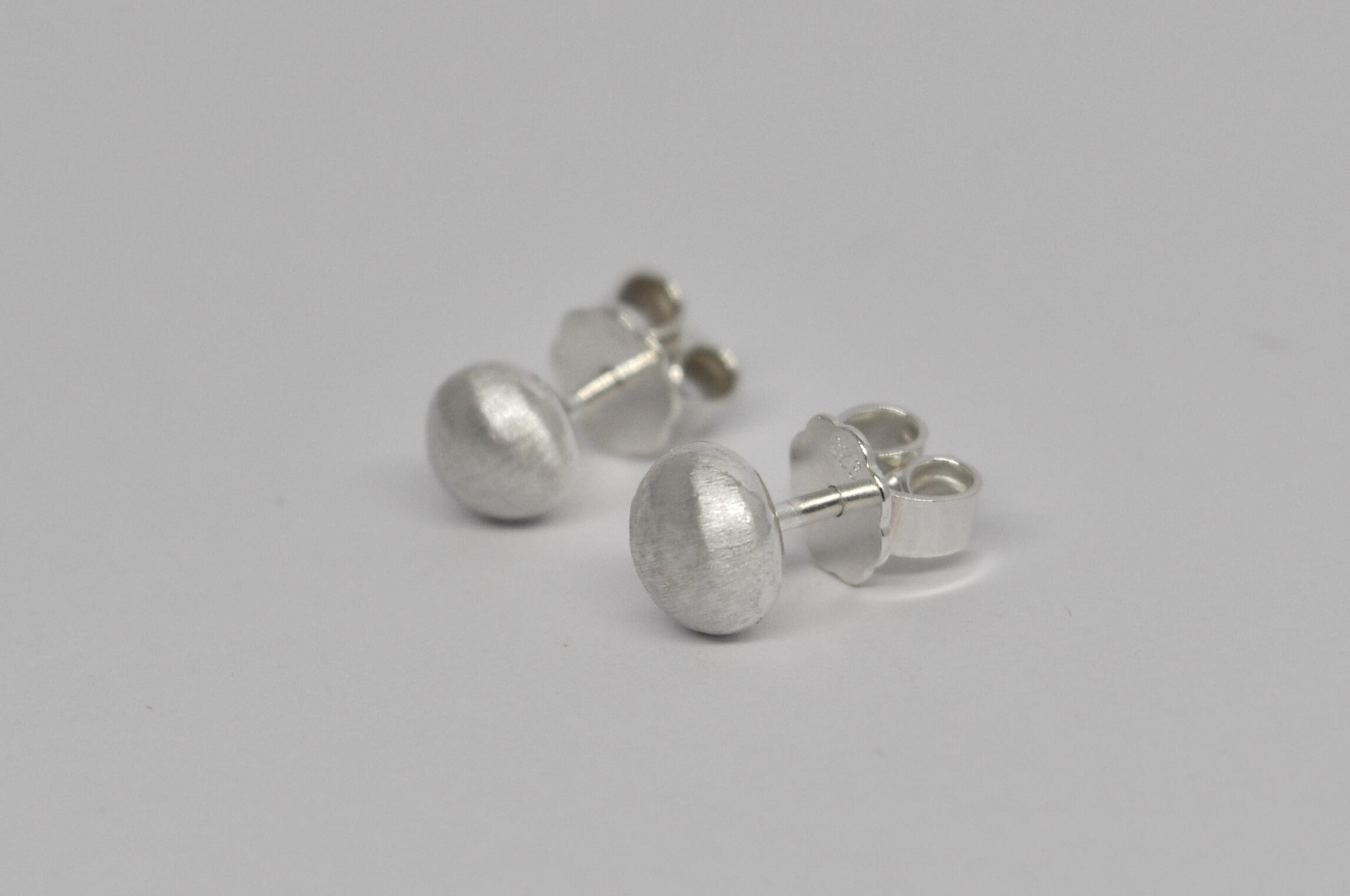 Mini 'pebble' stud earrings in silver