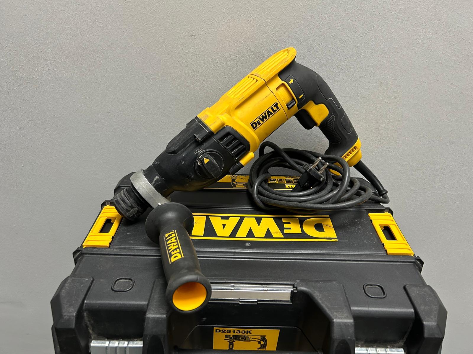 Marteau perforateur et burineur D25133K, 26 mm, 800 W, 2,6 J, SDS-plus