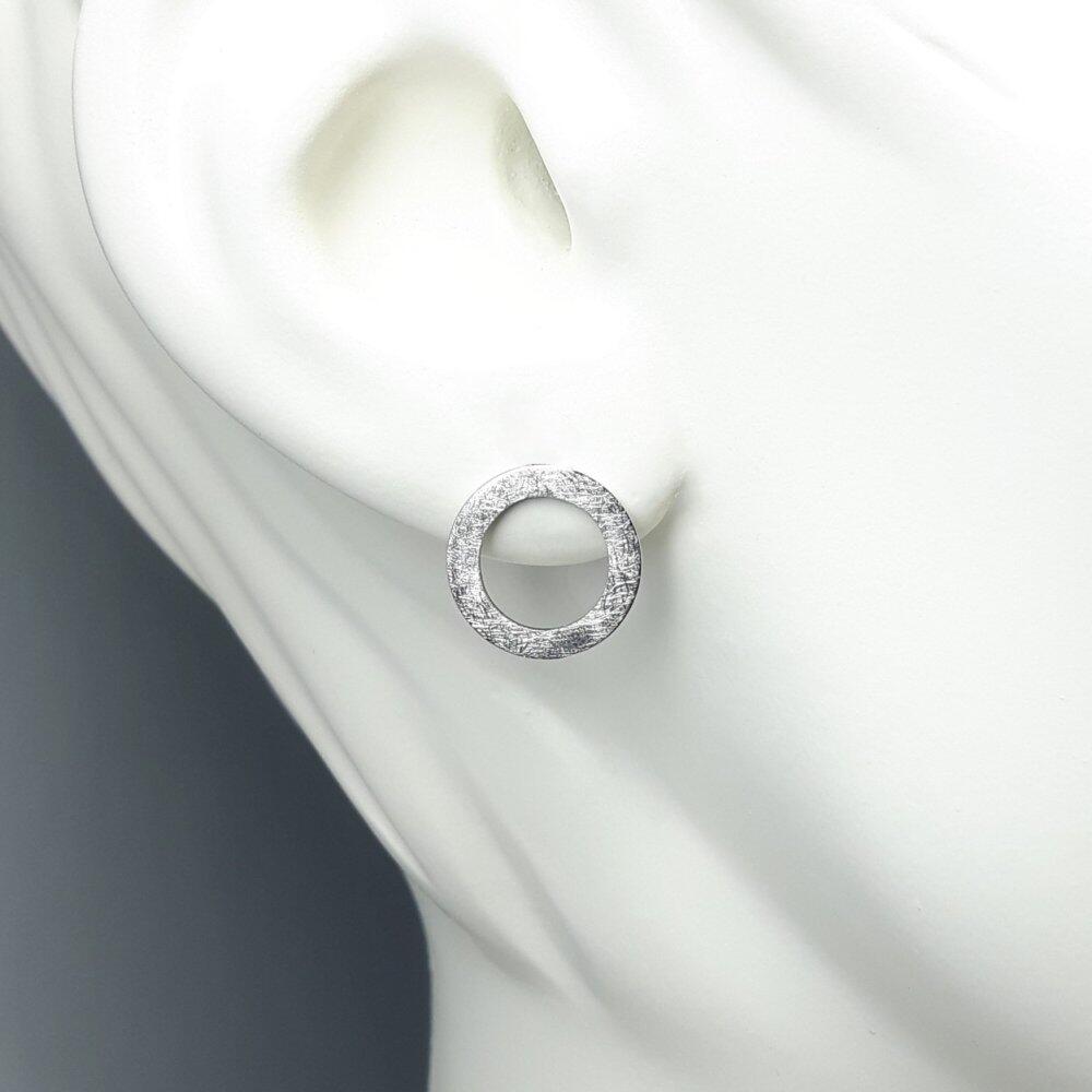 "be round", Ohrstecker aus 18kt Weißgold.
