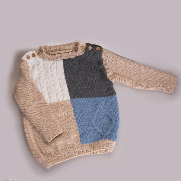 Kinderpullover im Einstrickmustern,  handgestrickt 