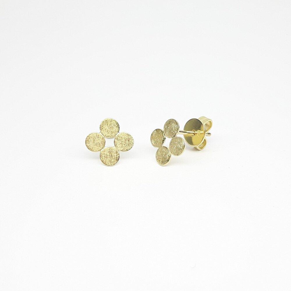 "4 dots", ear studs in 18kt yellow gold.