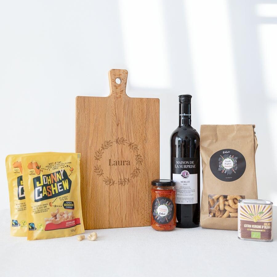 Präsentbox mit Wein, Servierbrett mit Gravur & Snacks