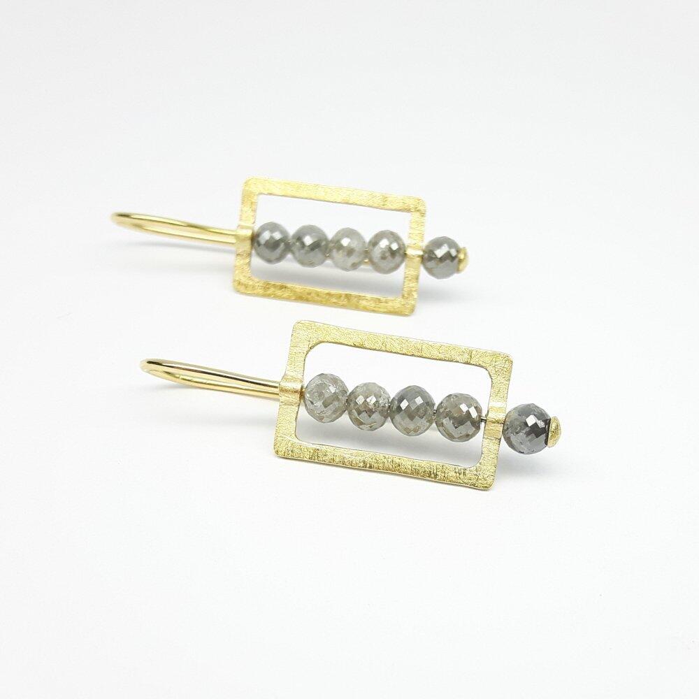 Earrings in 18k yellow gold and grey diamonds. One-of-a-kind.