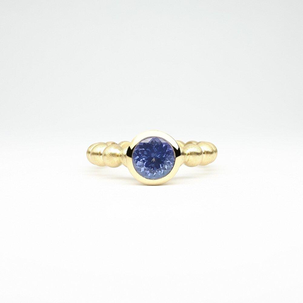 'round around' bague boules en or jaune 18kt et tanzanite bleu-violette Ø7mm.