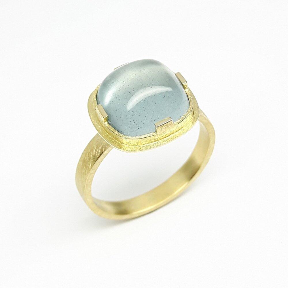 Ring aus 18kt Gelbgold und Aquamarin. Unikat.