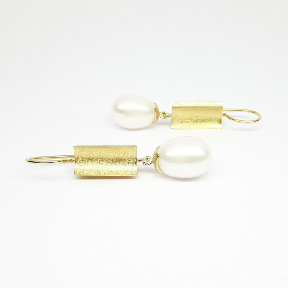 18k yellow gold drop earrings with freshwater cultured pearls. One-of-a-kind.